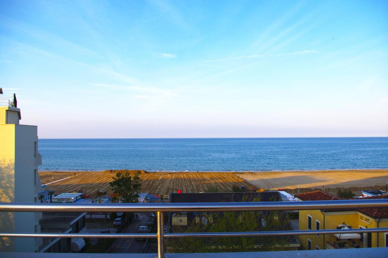 Hotel Avana Fronte Mare リッチョーネ エクステリア 写真